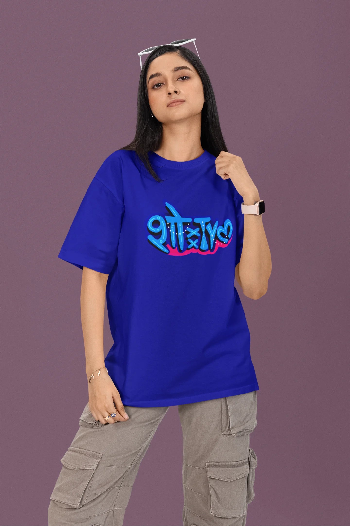 2nd front view of a female model wearing a royal blue oversized t-shirt featuring "Showtime" in Hindi.