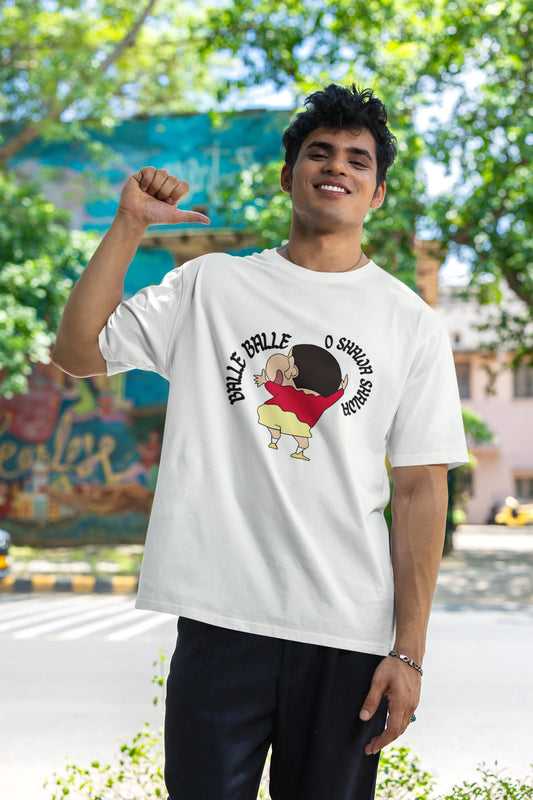 First front view of male model wearing an oversized off-white tee with Shinchan dancing and the text "Balle Balle". A perfect blend of anime and Bollywood for Shinchan fans.