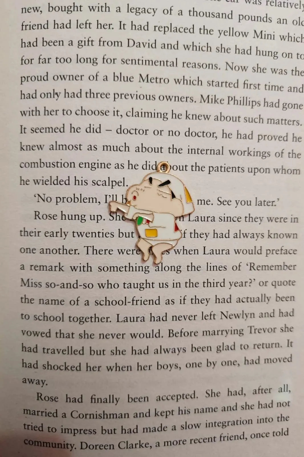 Fourth view of a charm featuring a mischievous Shinchan design.