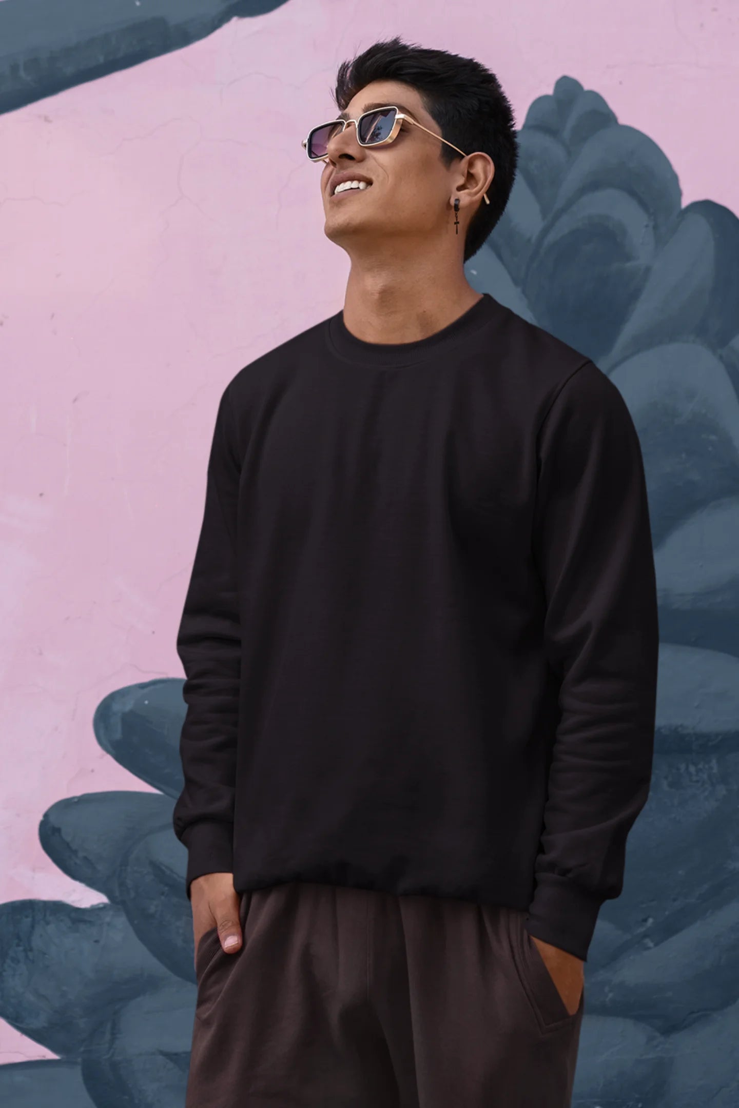 Second front view of a male model wearing a black sweatshirt featuring a stylish design inspired by Blackpink member Jisoo. Ideal for Blinks (Blackpink fans) and K-Pop enthusiasts who love Korean music and fashion.