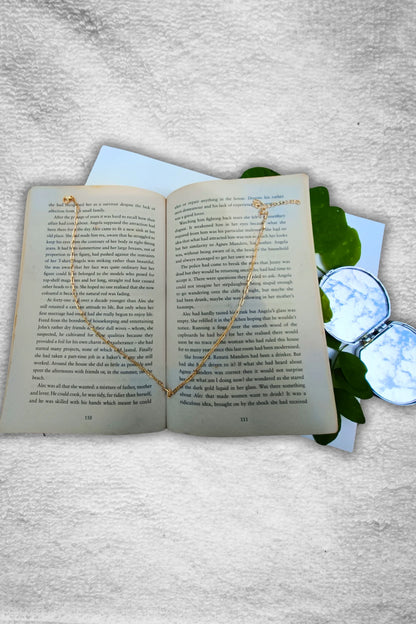 Third image of a golden chain.