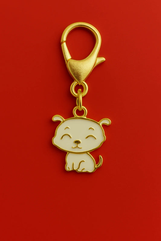 A keychain featuring a charm of Shero, the dog from Shinchan.
