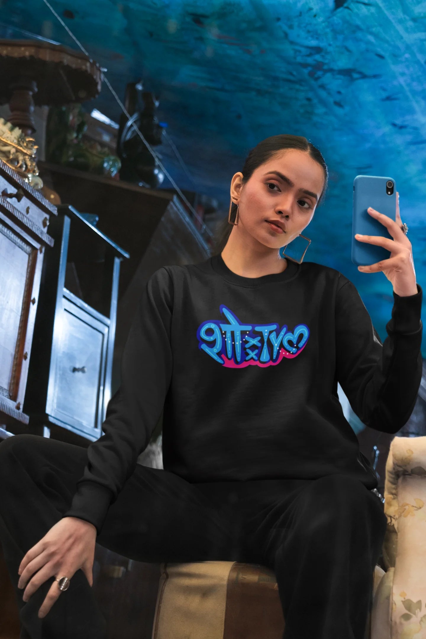 4th front view of a female model wearing a black oversized t-shirt featuring "Showtime" in Hindi.