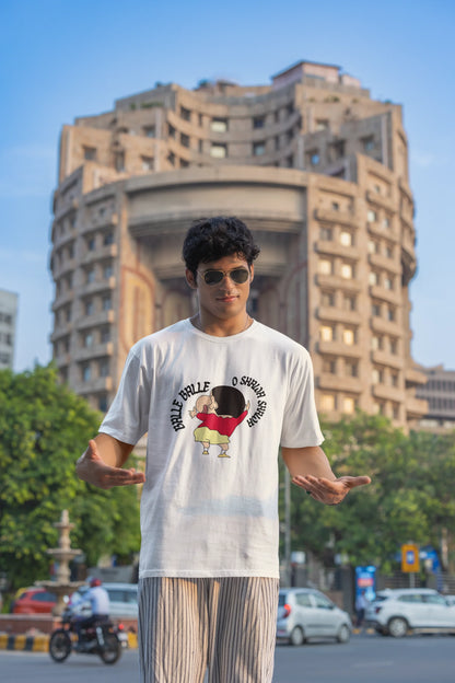 Third front view of male model wearing an oversized off-white tee with Shinchan dancing and the text "Balle Balle". A perfect blend of anime and Bollywood for Shinchan fans.