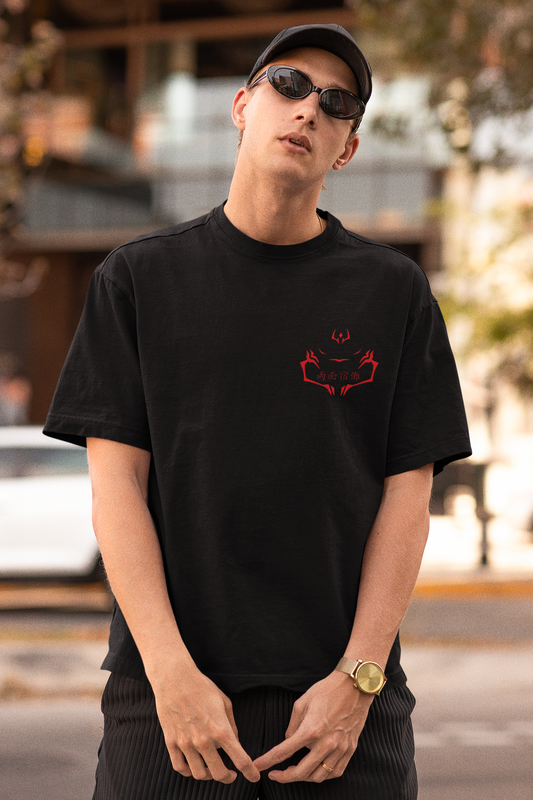 First front view of a male model wearing a black oversized t-shirt featuring Ryomen Sukuna with the text "I'm Sakuna."