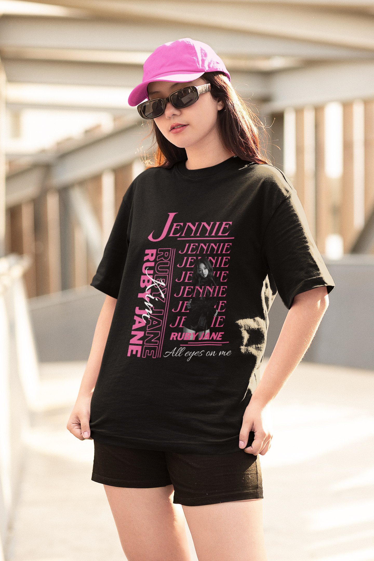 Side view of female model wearing a black oversized t-shirt featuring a stylish design inspired by Blackpink member Jennie. Ideal for fans of Jennie, Blackpink, and K-Pop music enthusiasts interested in idol fashion.